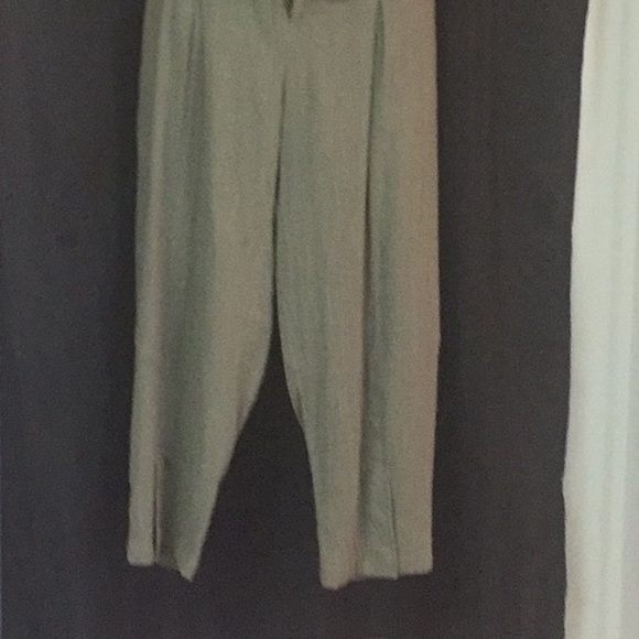 NWT genie like ankle/capris pants also comes with extra button - Picture 6 of 9